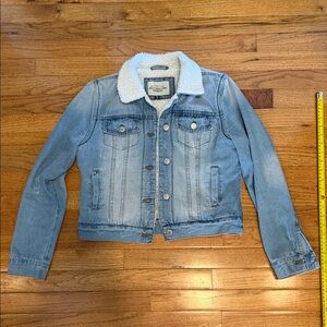 Light Wash Sherpa-Lined Jean Jacket - Women